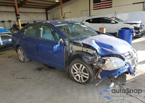 2008 Volkswagen Jetta S z USA, uszkodzony, nr VIN 3VWJZ71K48M021491